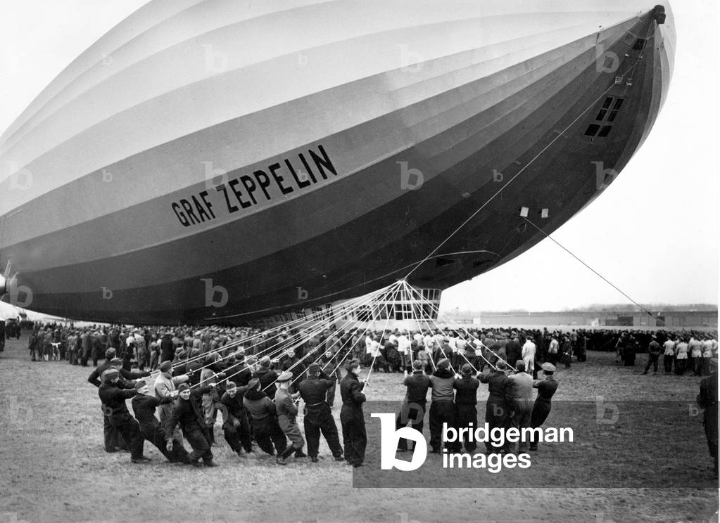 The airship 'Graf Zeppelin' lands in Berlin / Staaken, 1935 (b/w photo)