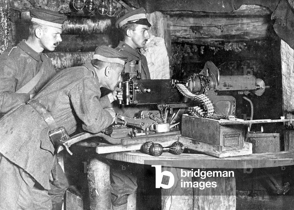 German machine gun in a shelter, 1917 (b/w photo)