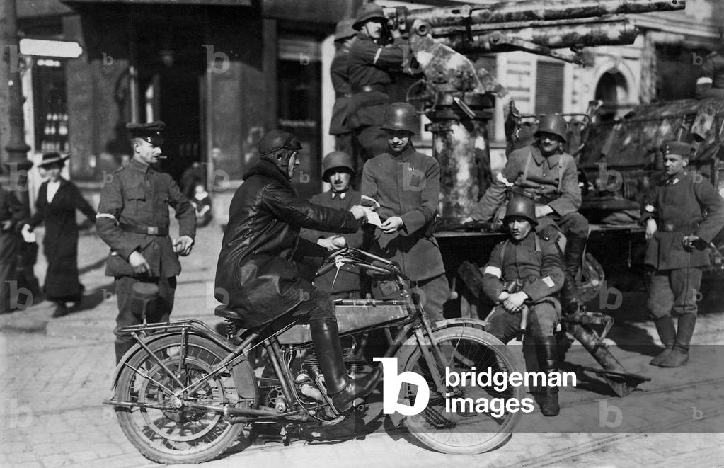 Troops loyal to the government during of the Spartacist Uprising, 1919 (b/w photo)