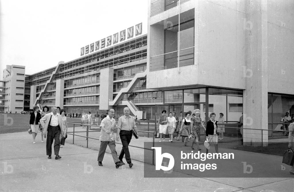 Neckermann, 1966 (b/w photo)