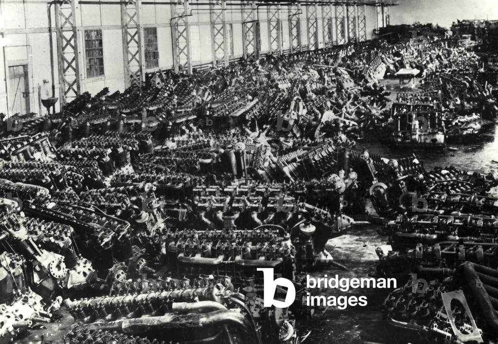 Scrapped aircraft engines, around 1919