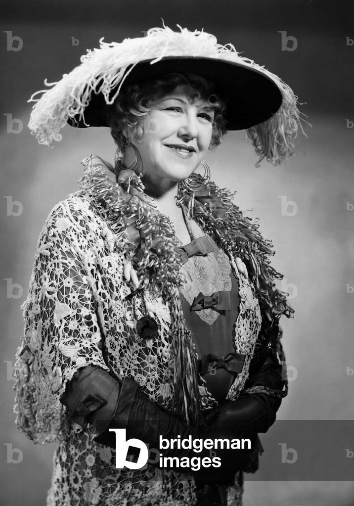 Ida Wuest in 'Yes, the soldier's love is loyal', 1932 (b/w photo)