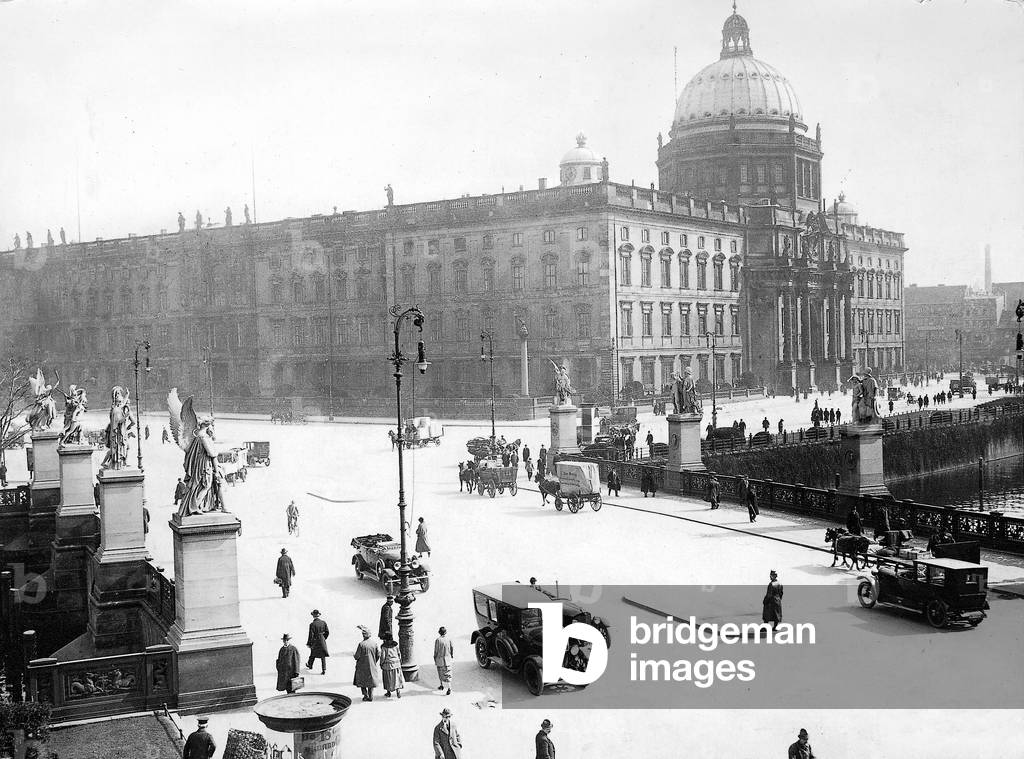 View of the Stadtschloss (City Palace) in Berlin (b/w photo)
