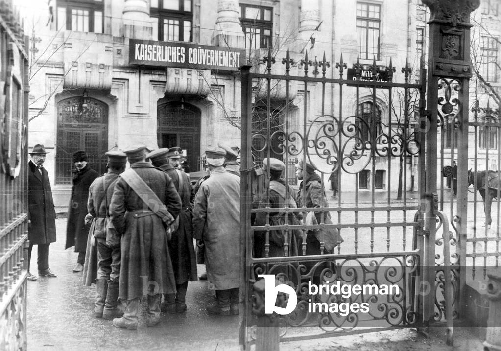 Bulgarian soldiers in Bucharest, 1917 (b/w photo)