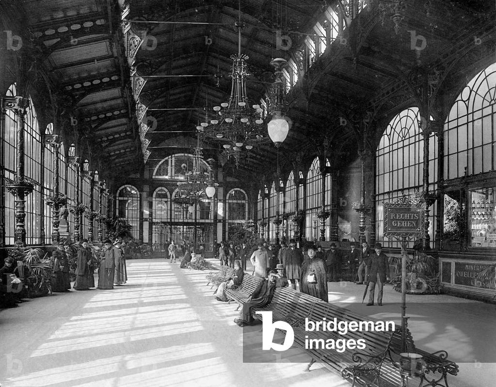 Muehlbrunn Colonnade in Karlovy Vary, 1929 (b/w photo)