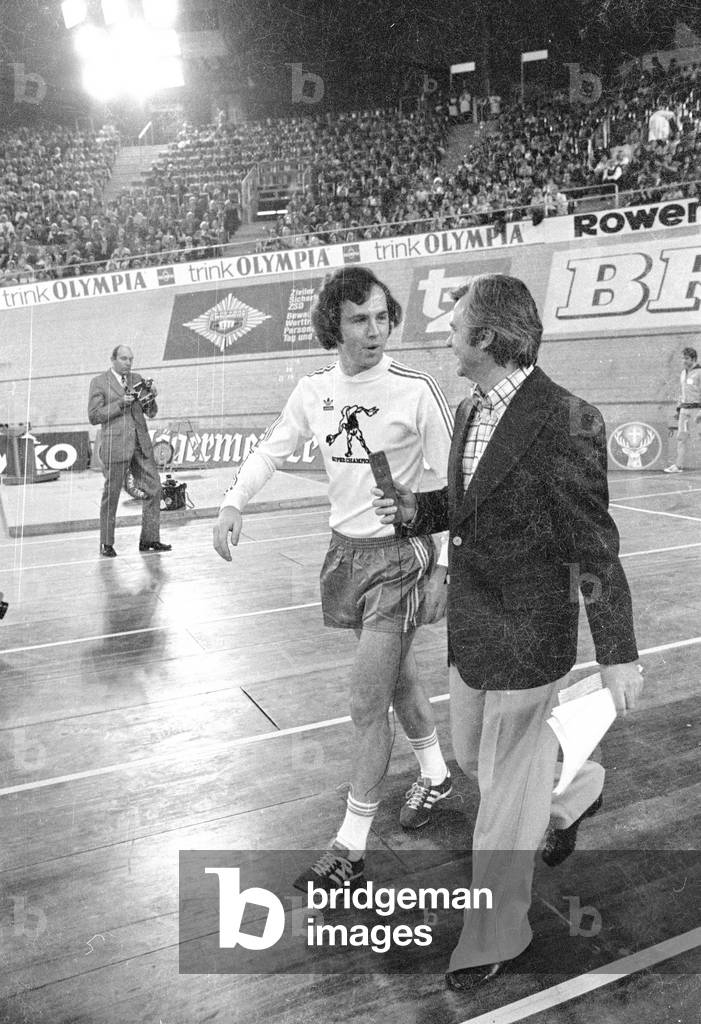 Beckenbauer and Kuerten at the Sportpressefest (Sports Press Festival) in Munich, 1974 (b/w photo)