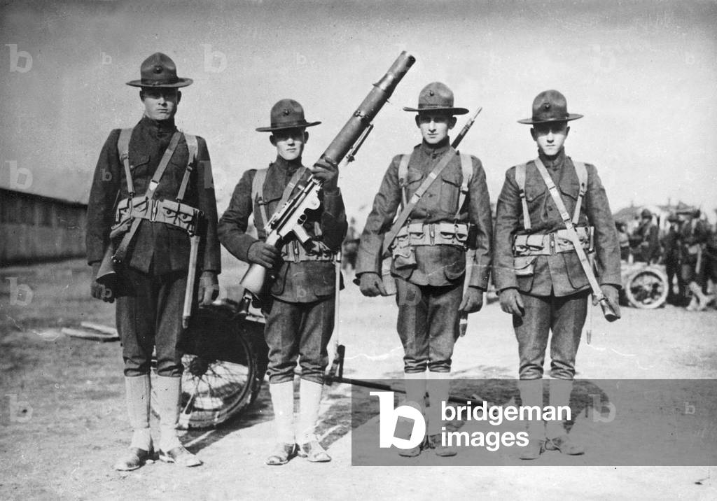 American machine gun crew in France, 1918 (b/w photo)
