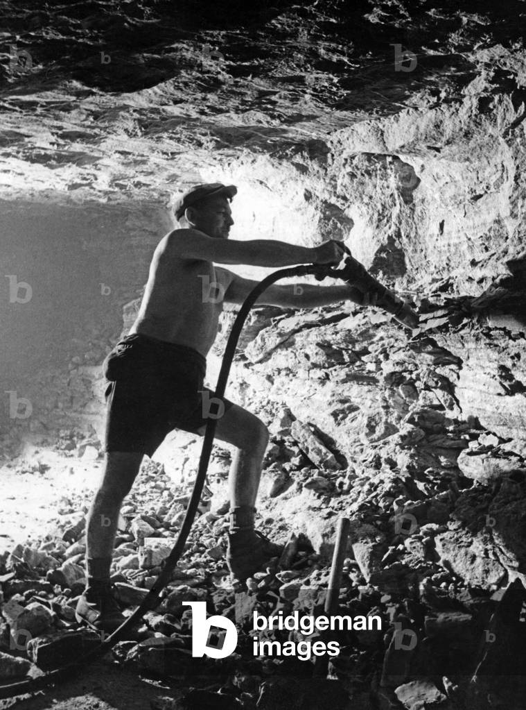 Salt mining, 1943