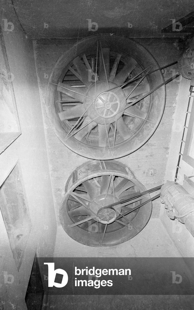 Technology of the Stachus subway station, 1971 (b/w photo)