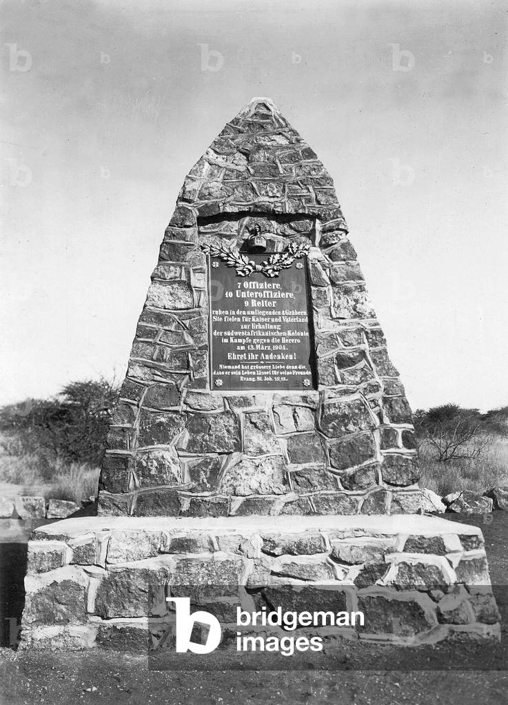 Memorial for fallen Germans in German South-West Africa, 1906 (b/w photo)