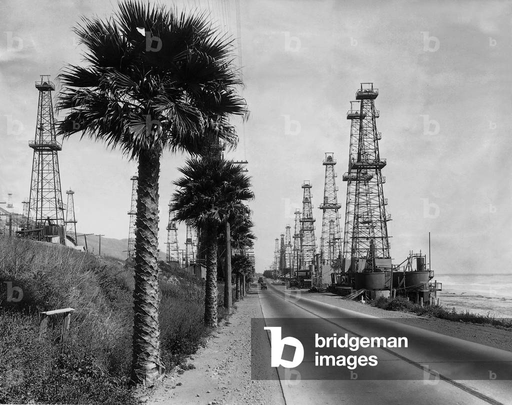 Oil rigs in California, 1934 (b/w photo)