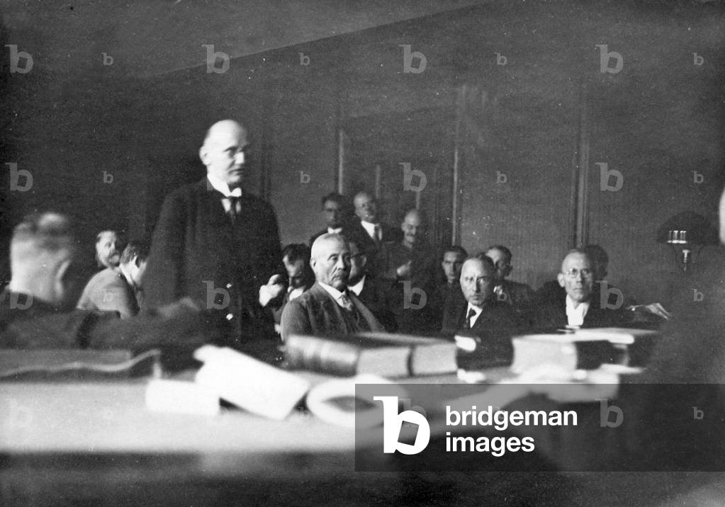 A process against separatists in Hochheim, 1930 (b/w photo)
