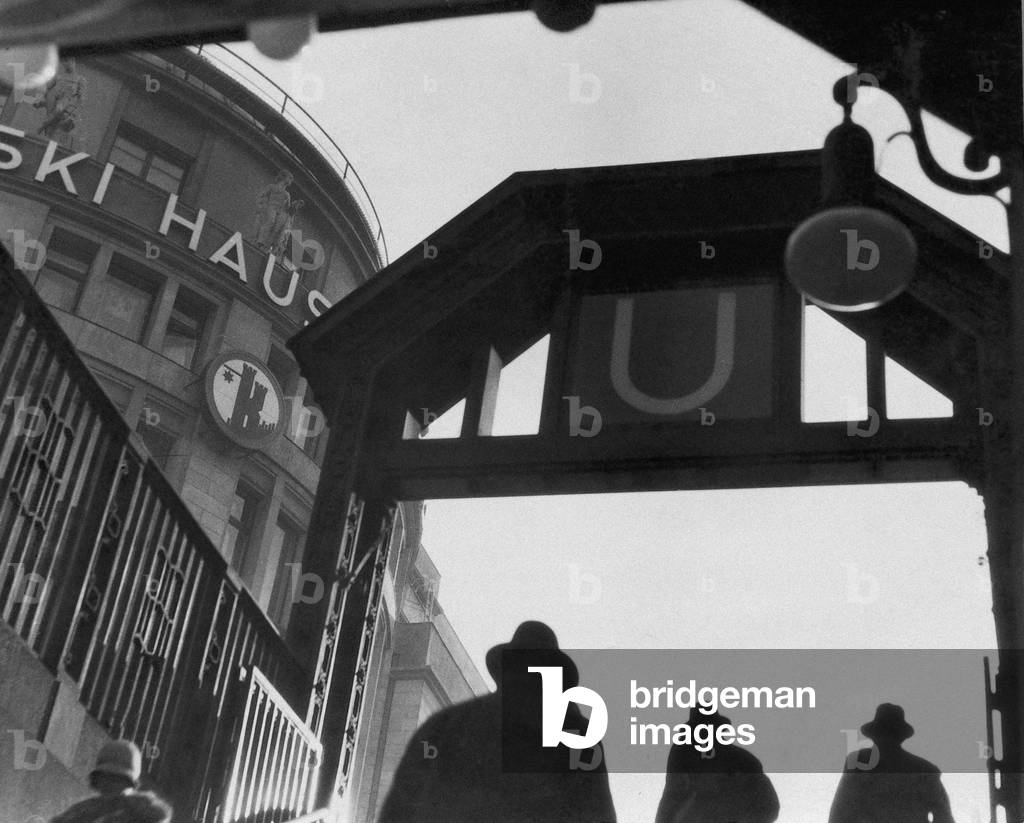 U-Bahn station at the Potsdam Square, 1928 (b/w photo)