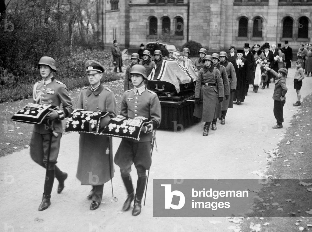 The funeral of August von Cramon in the Invalid's Cemetery in Berlin, 1940 (b/w photo)