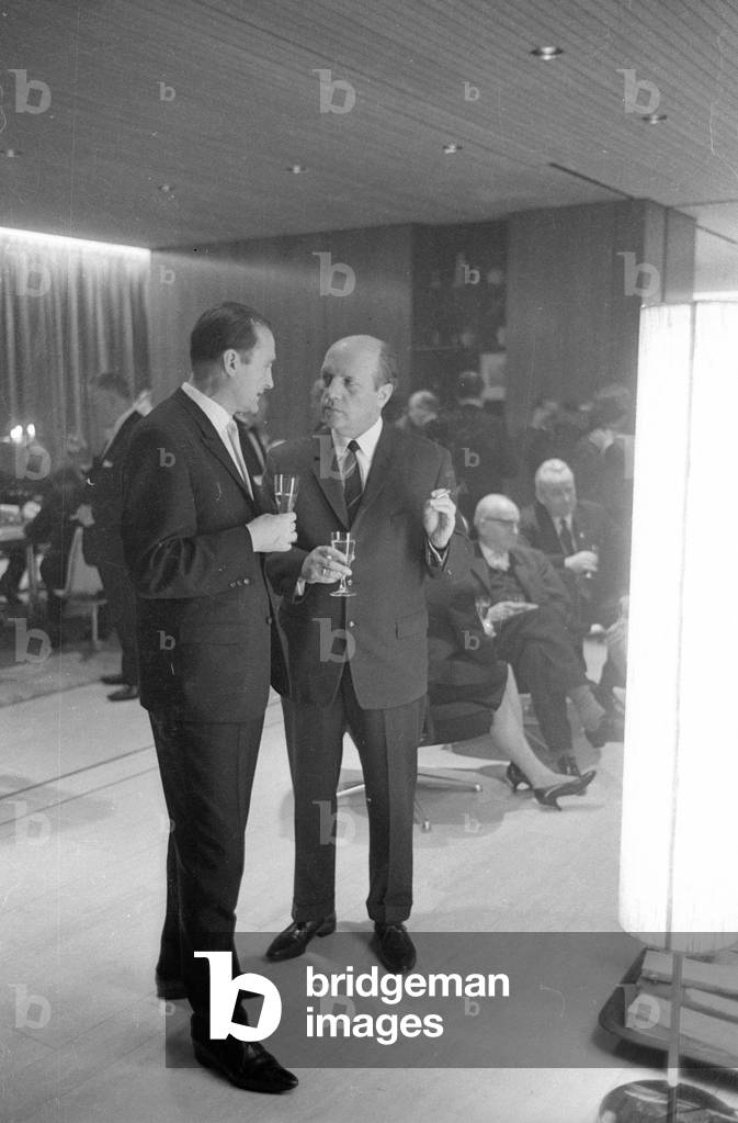 Reception in the Kanzlerbungalow (Chancellor's bungalow), 1964 (b/w photo)