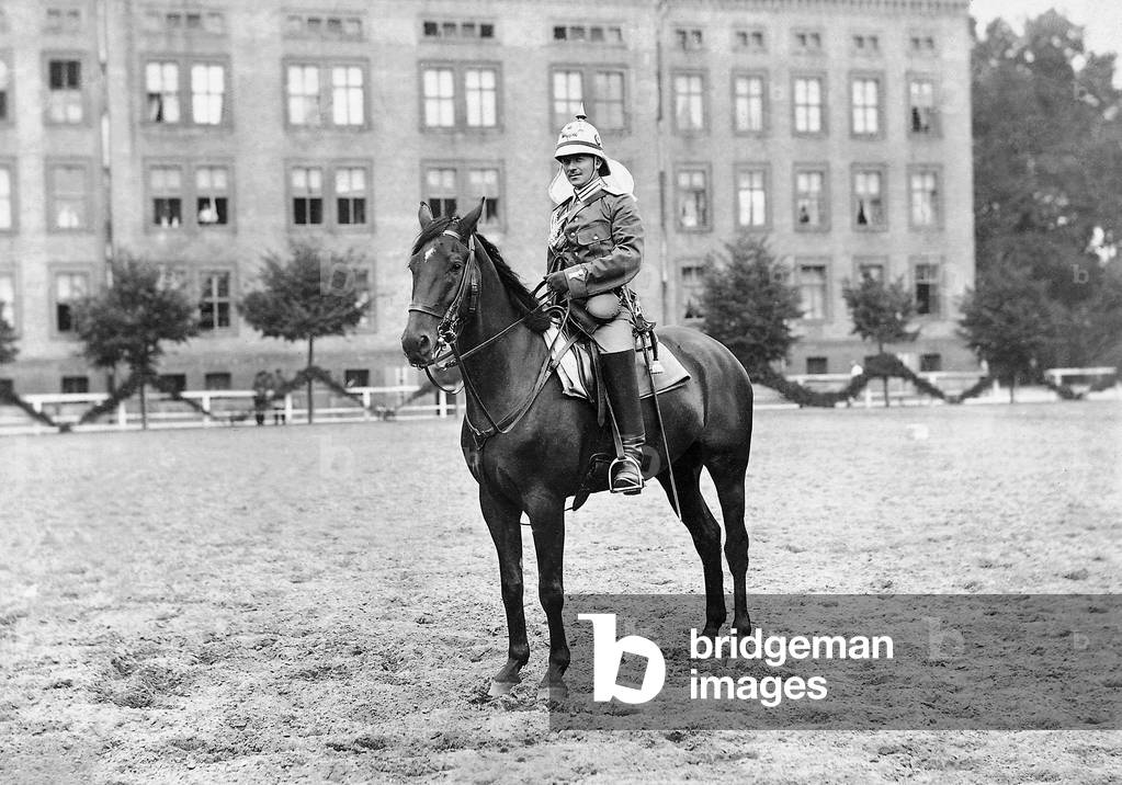 Officer of the German East Asiatic Infantry Regiment (b/w photo)