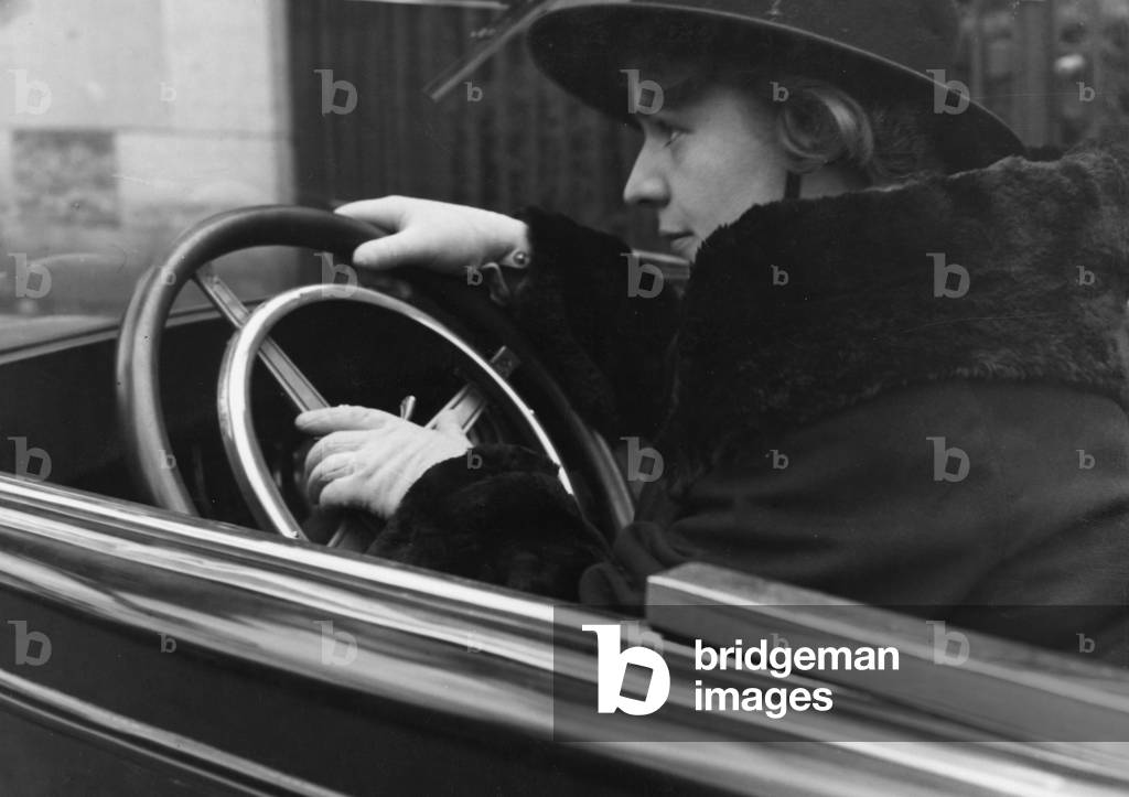 Car driver in Berlin, 1935 (b/w photo)