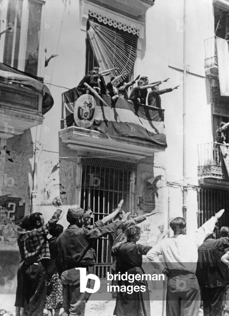 Residents receive the invading Franco's troops in Castellon, 1938