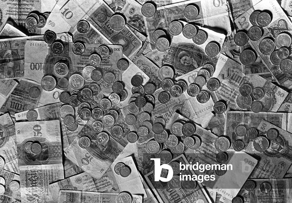German rag money and coins, 1920's (b/w photo)