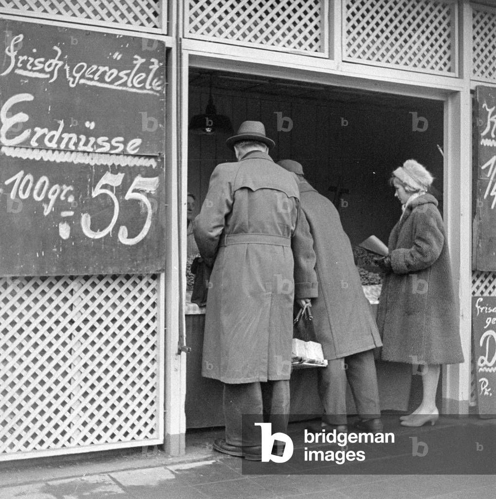 Leipzig at the time of the fair, 1960 (b/w photo)