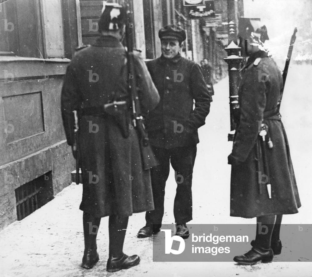 Armed police officers, 1932