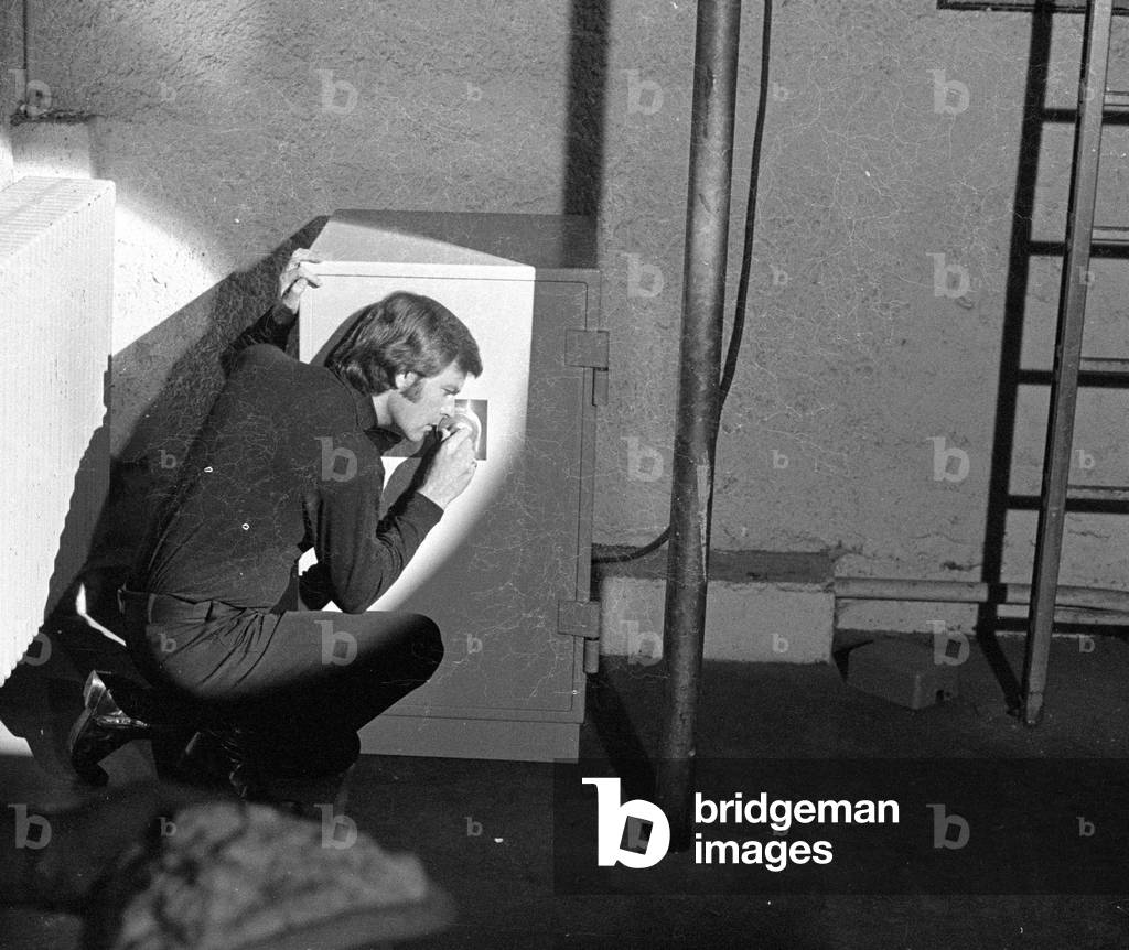 Robert Wagner on the set, ca. 1970 (b/w photo)