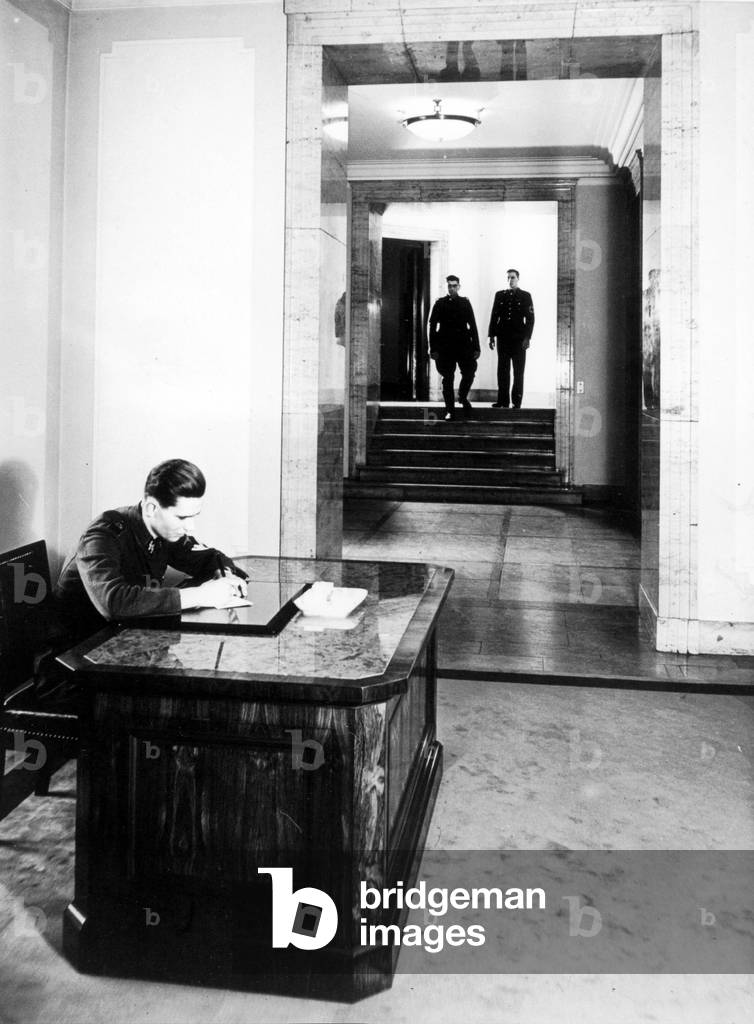 Soldier of the SS Bodyguard Regiment 'Adolf Hitler' on guard duty at the new Reich Chancellory (b/w photo)