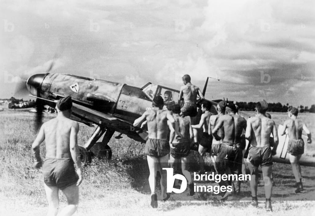 Messerschmitt Me 109G in Russia (b/w photo)