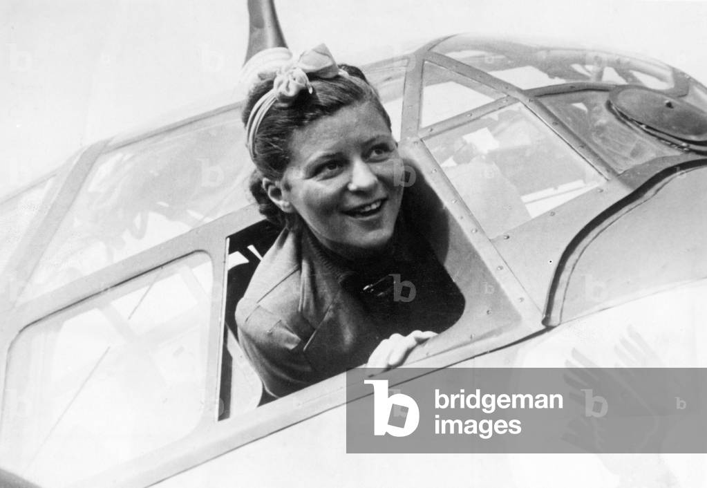 Elly Beinhorn (b/w photo)