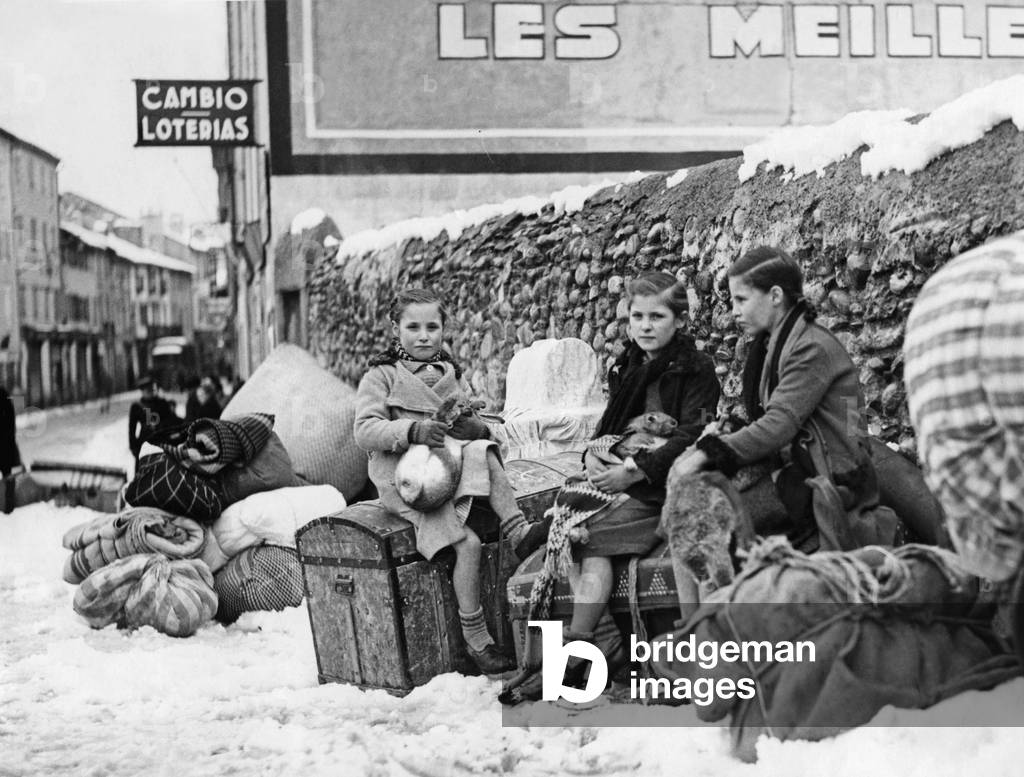 Spanish children at the French border, 1939 (b/w photo)
