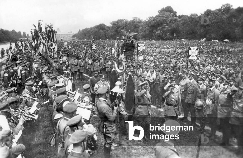 March of German Frontsoldaten / Stahlhelm in Munich, 1929