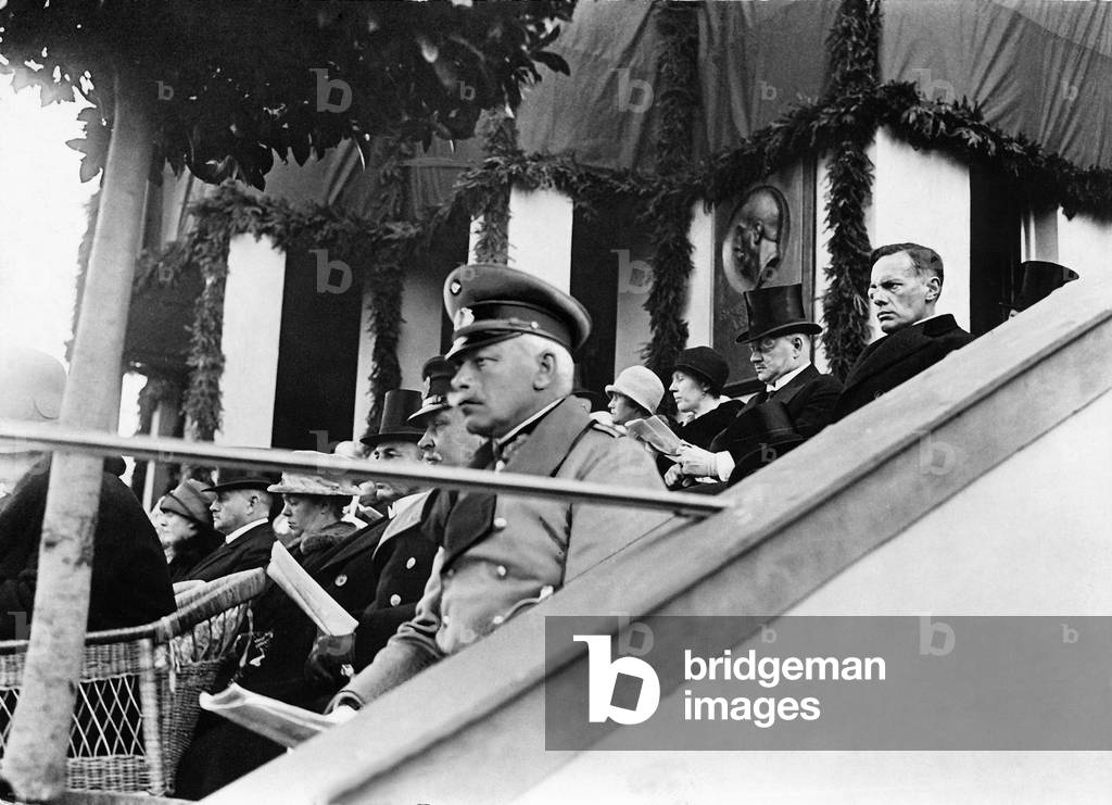 Wilhelm Heye, Gustav Stresemann and Walter von Keudell on the occasion of Hindenburg's 80th birthday, 1927 (b/w photo)