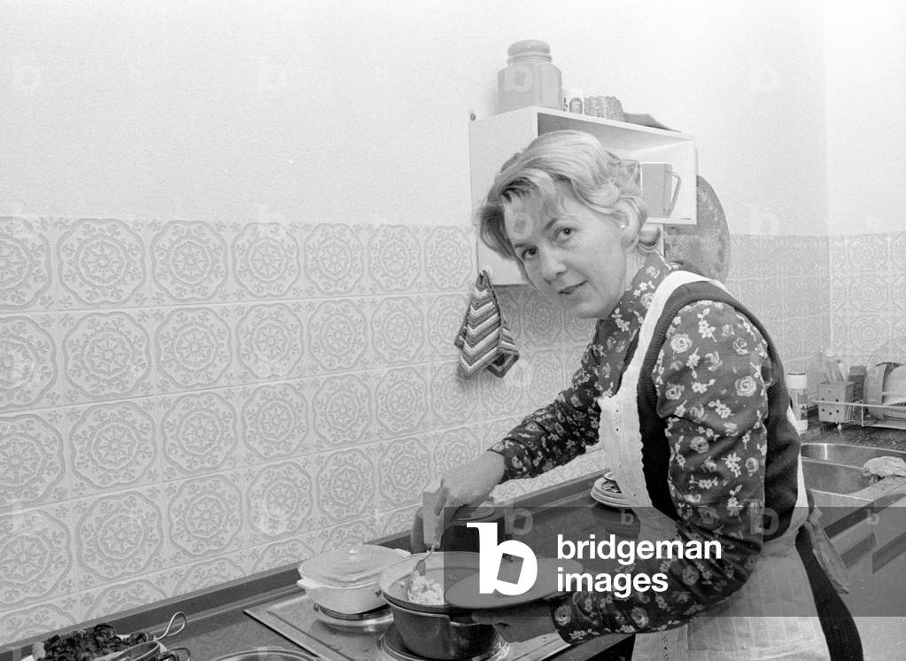 Housewife in the kitchen, 1974 (b/w photo)