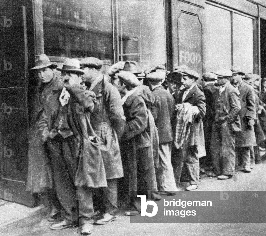 Unemployed in front of a rations station of the Salvation Army in Great Britain, 1940 (b/w photo)