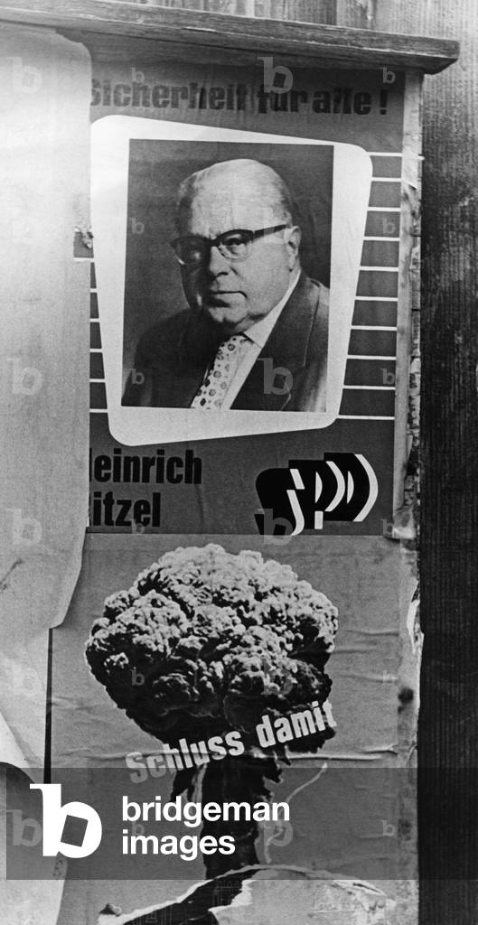 SPD election posters for the federal elections, 1957 (b/w photo)