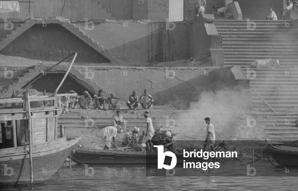 Hindu believers in Benares, 1966 (b/w photo)