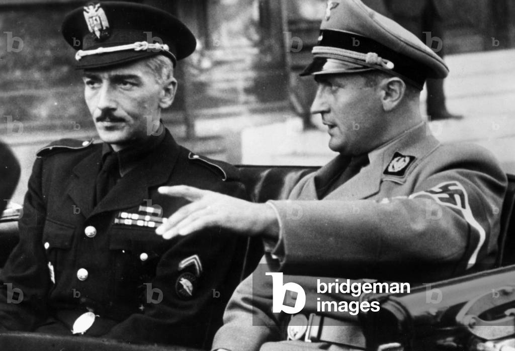 Jose Antonio Elola-Olaso and Artur Axmann in Vienna, 1942 (b/w photo)