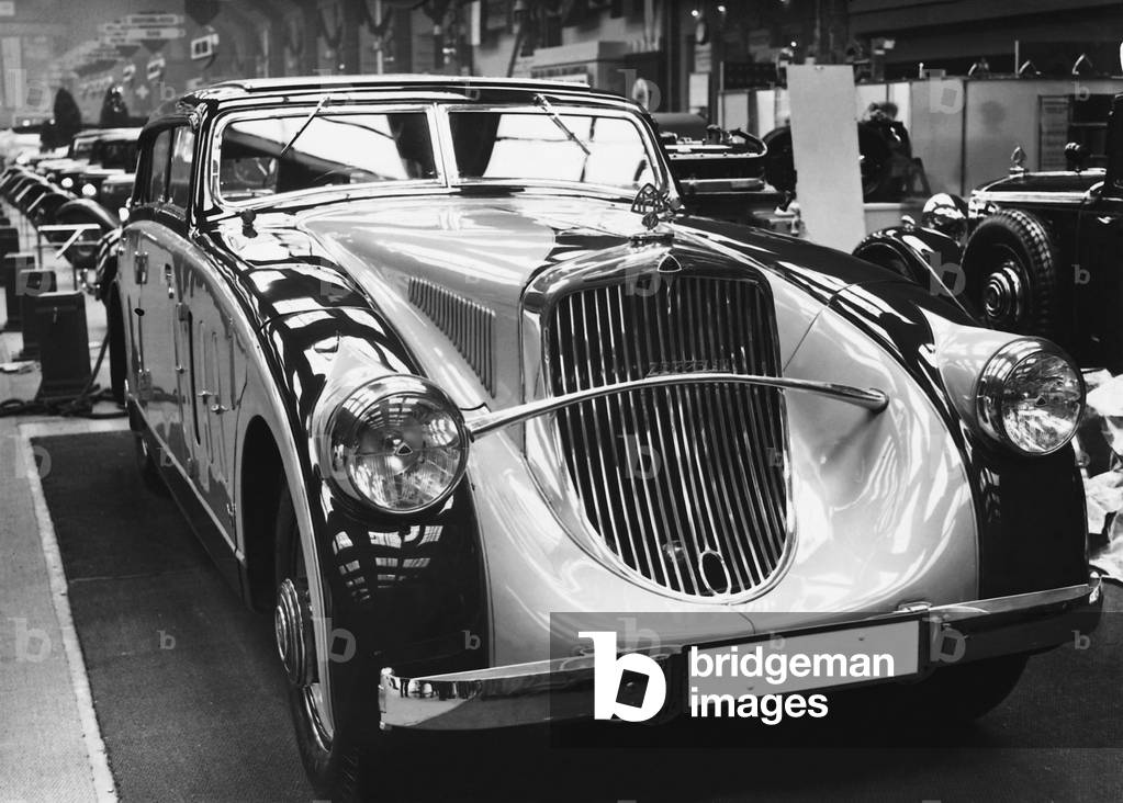 Maybach streamlined car, 1933 (b/w photo)