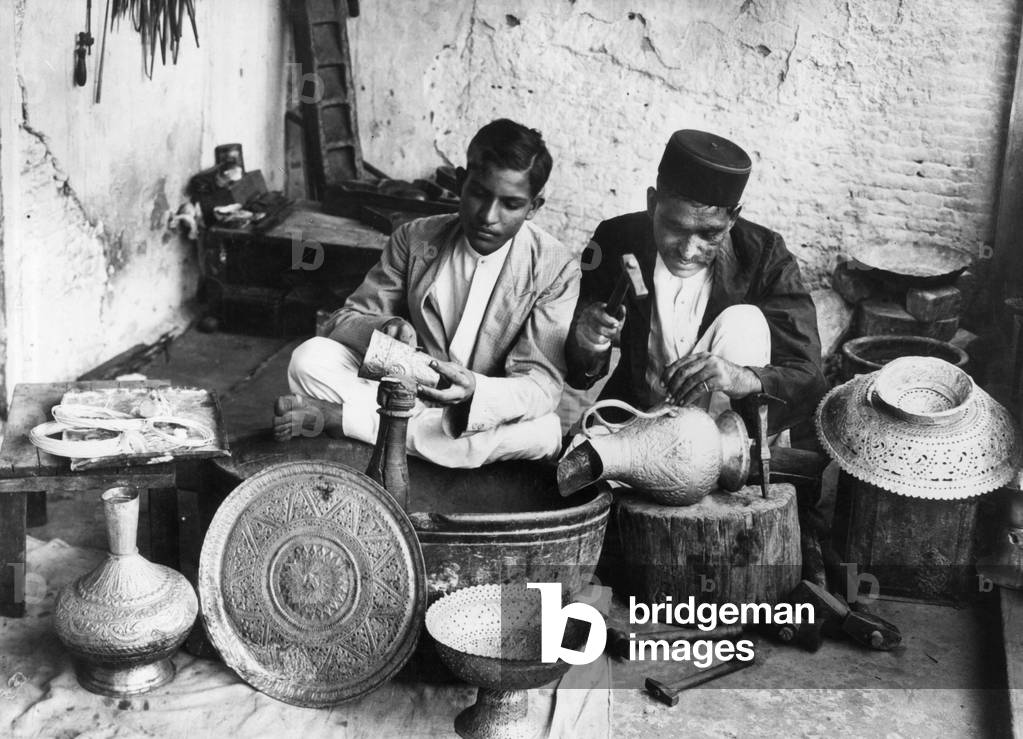 Art handicraft in India, 1931 (b/w photo)