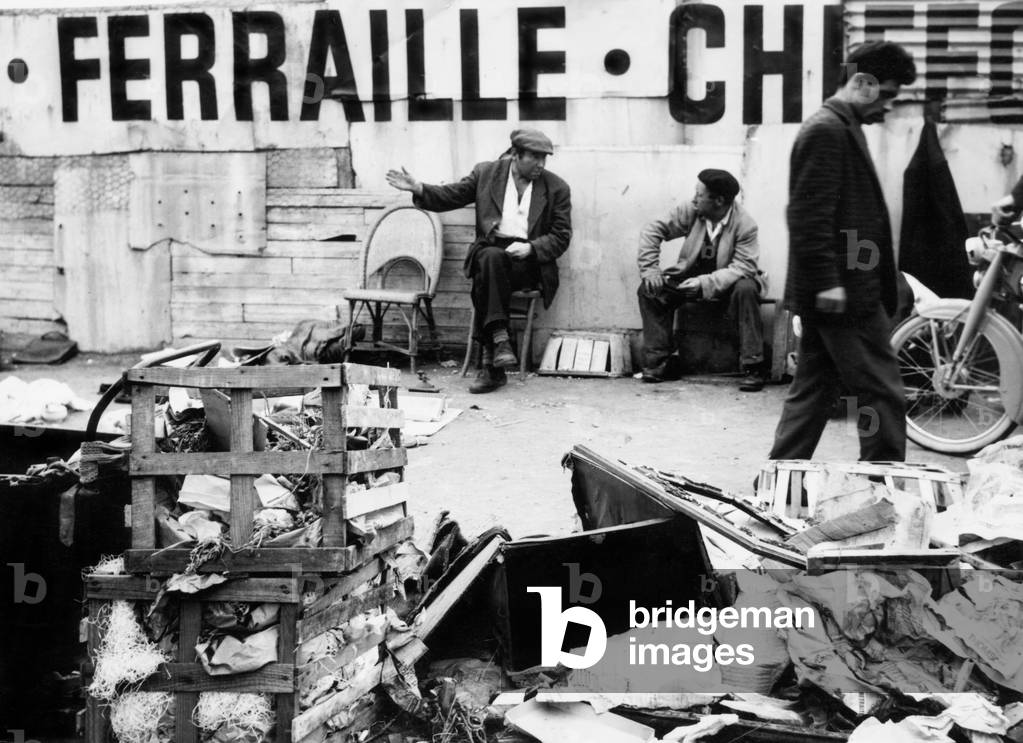 A flea market in Paris, 1960 (b/w photo)