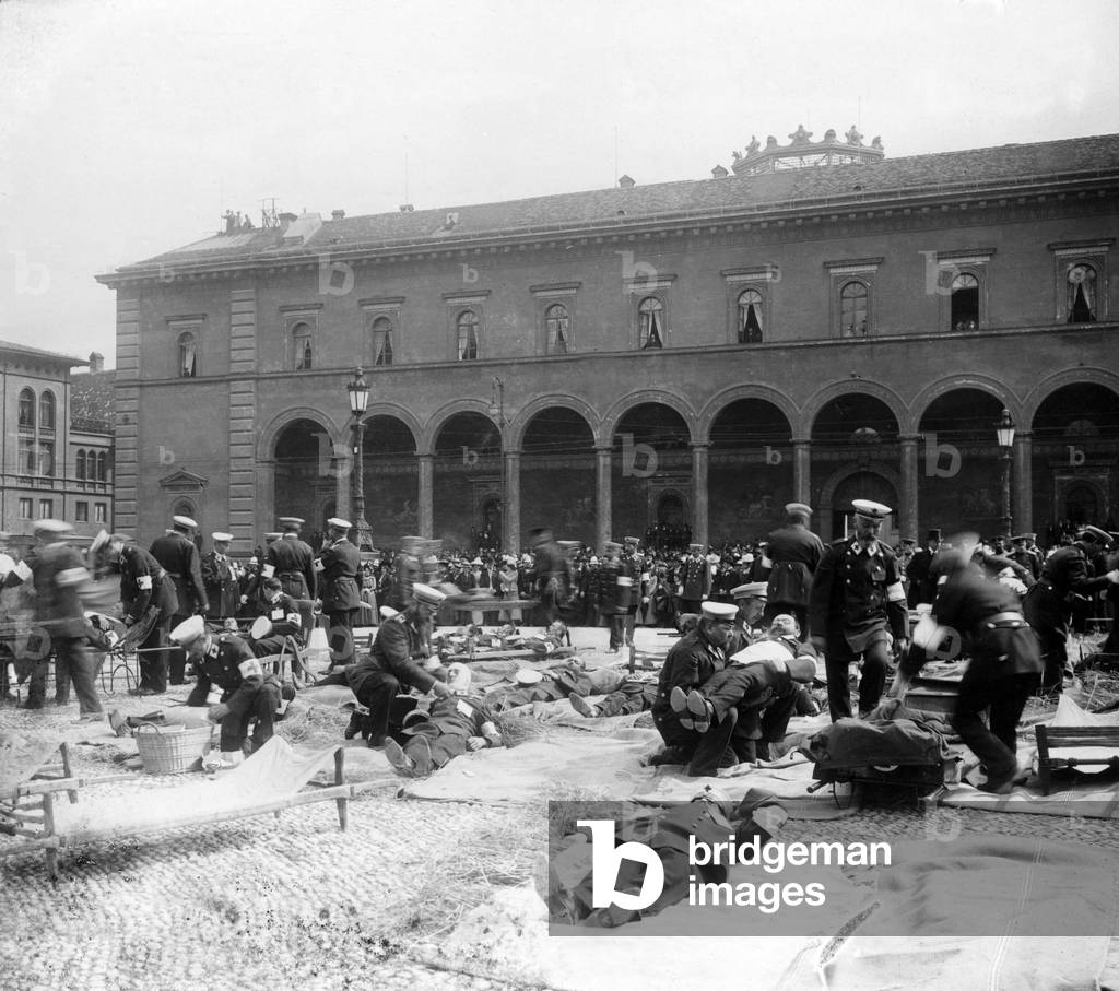 Exercise for emergency medical services in Munich, 1901 (b/w photo)