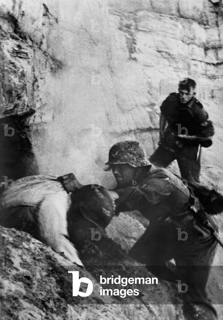 Mountain infantry men of the Waffen-SS on the Eastern Front, 1942 (b/w photo)