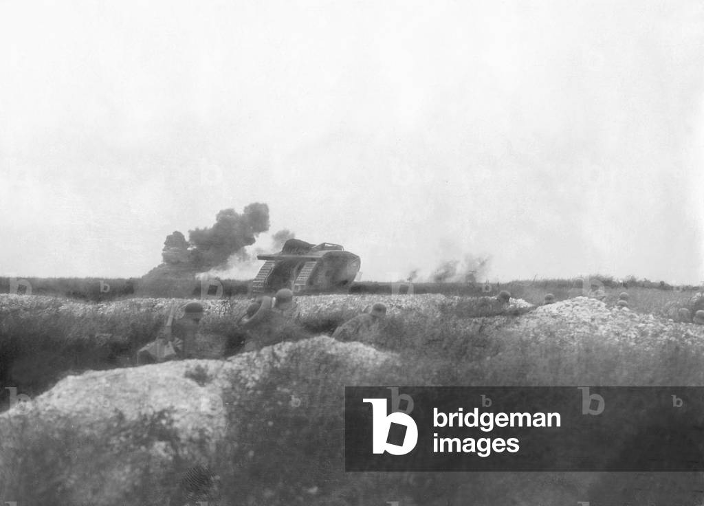 German soldiers with a tank on the Western Front, 1918 (b/w photo)