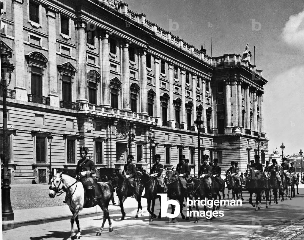 Military parade in front of the Royal Palace in Madrid, 1930 (b/w photo)