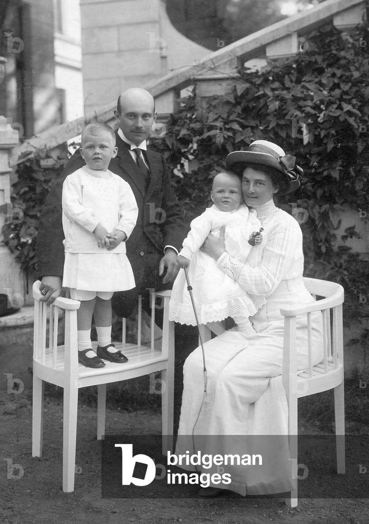 The family of Frederick Francis IV of Mecklenburg-Schwerin, 1914 (b/w photo)