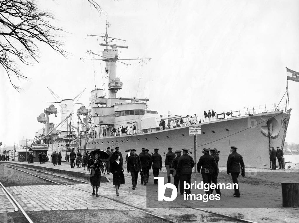 Battle cruiser 'Koenigsberg', 1932 (b/w photo)