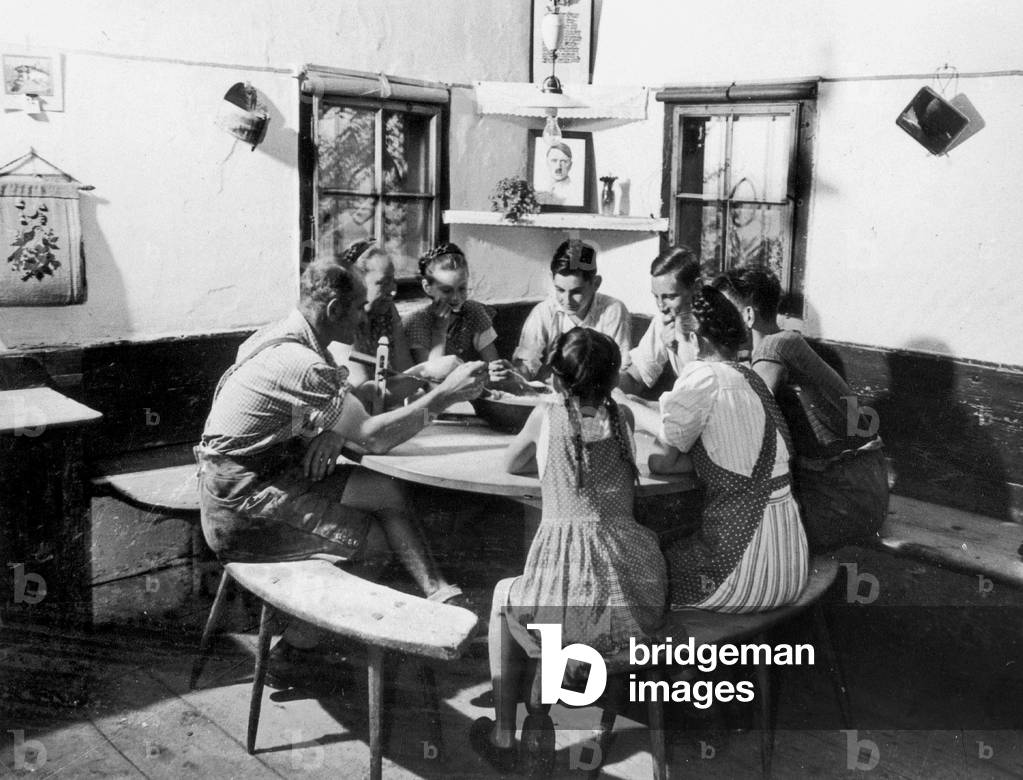 Family with many children, 1938 (b/w photo)