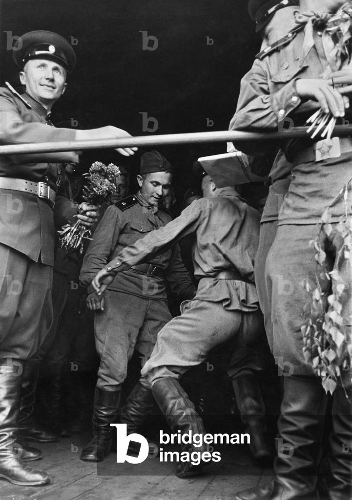 Withdrawal of Russian troops from Magdeburg, 1956 (b/w photo)