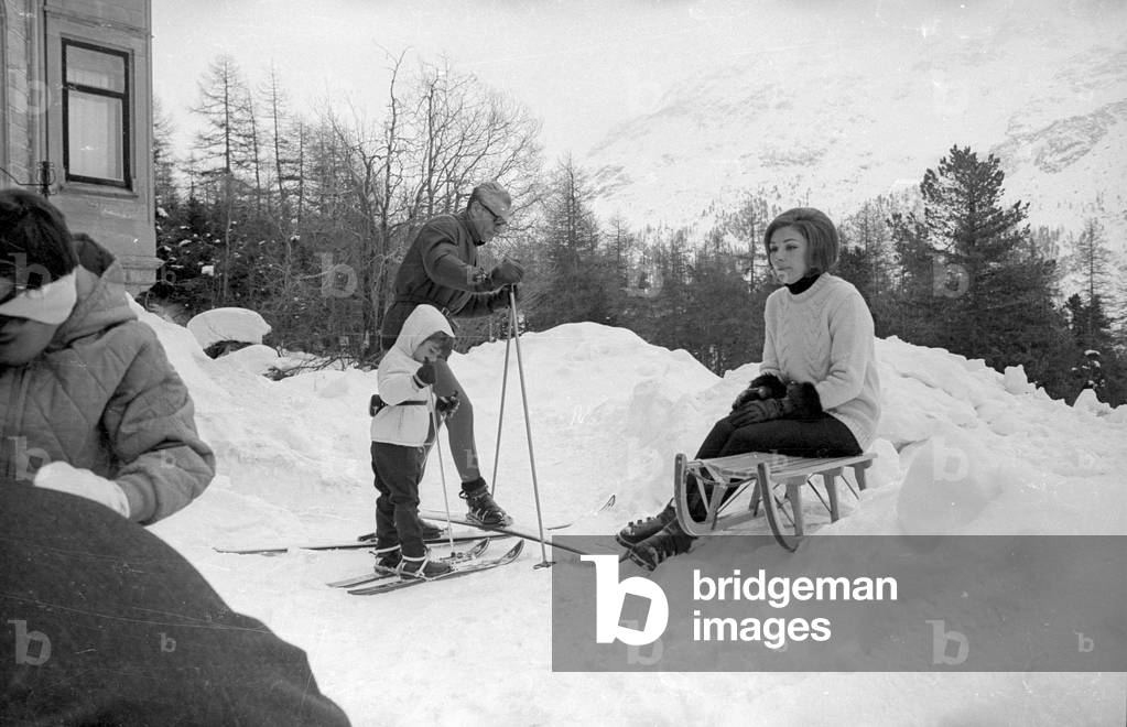 Shah Reza Pahlavi and Farah Diba in St. Moritz, 1968 (b/w photo)