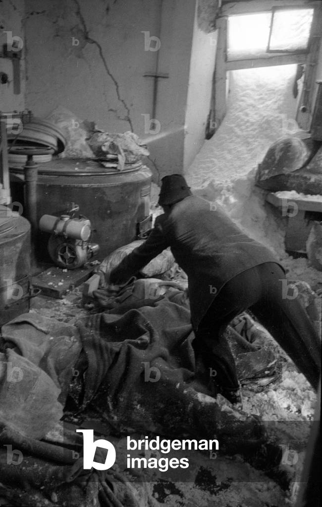 Victims of the avalanche disaster in Vorarlberg, 1954 (b/w photo)